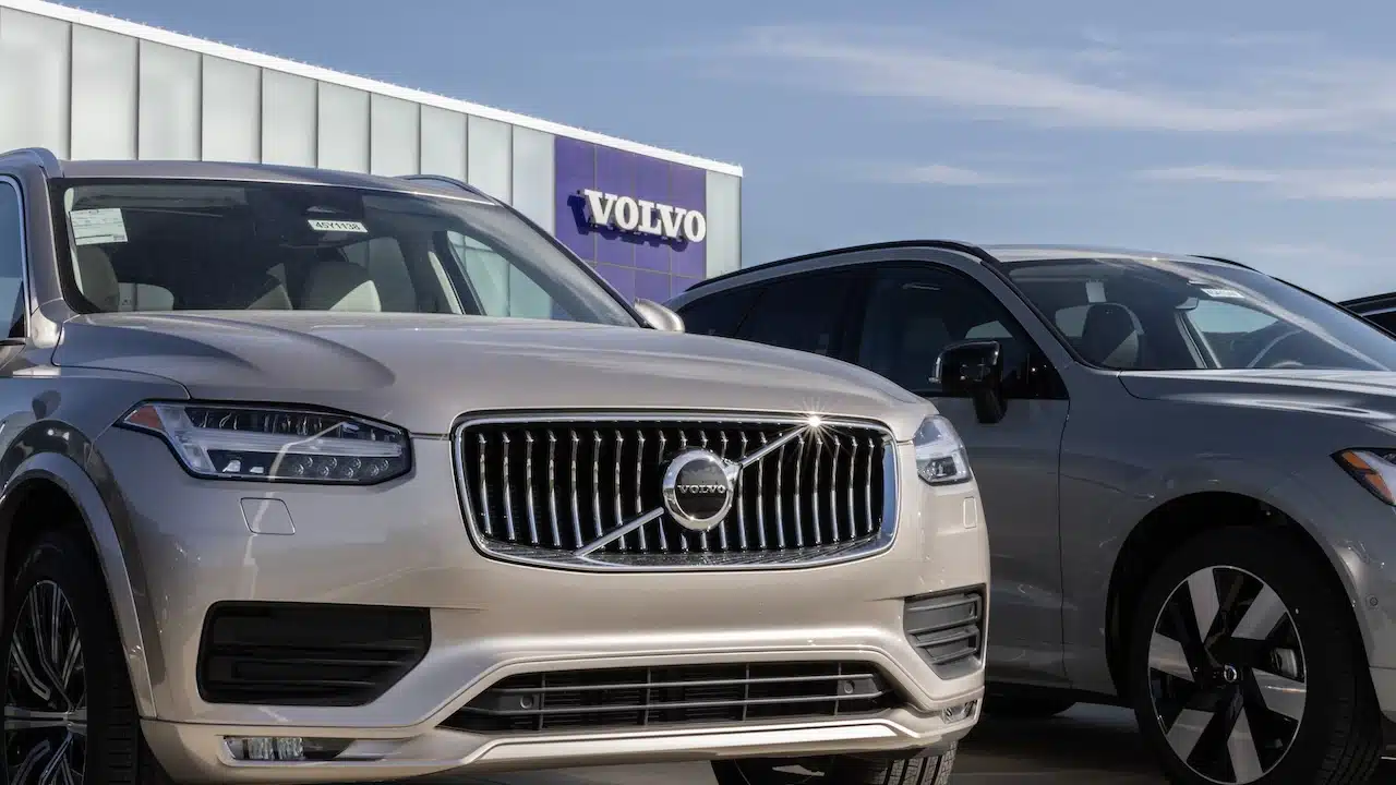 Volvo XC90 display at a dealership.