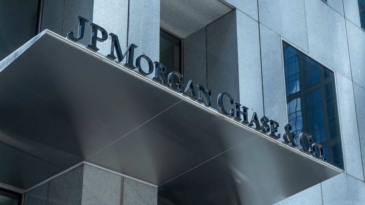 JPMorgan Chase and Co. sign above one of the entrances to JPMorgan Chase Tower