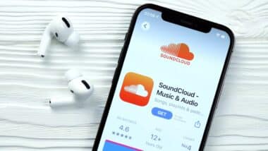 Soundcloud icon and application from App store on iPhone