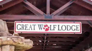 A view of the building sign for the resort Great Wolf Lodge