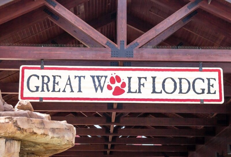 A view of the building sign for the resort Great Wolf Lodge