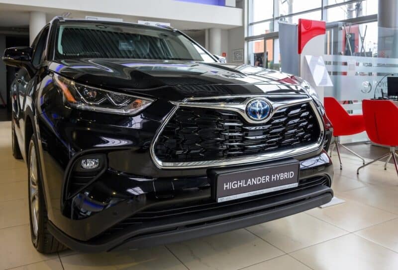 Toyota Highlander Hybrid presented in the car showroom