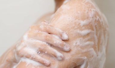 Women use liquid soap to shower to help eliminate bacteria.