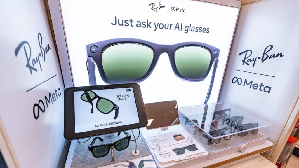 Ray-Ban Meta AI Smartglasses created by Meta Facebook EssilorLuxottica Display Demo