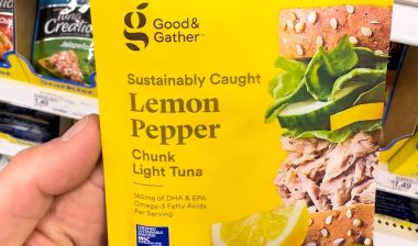 Yellow pouch of Good and Gather brand Lemon Pepper Chunk Light Tuna.