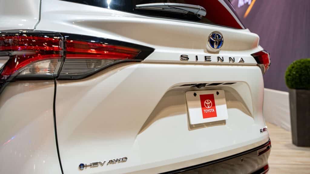 2025 Toyota Sienna automobile