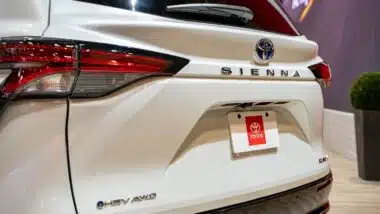 2025 Toyota Sienna automobile