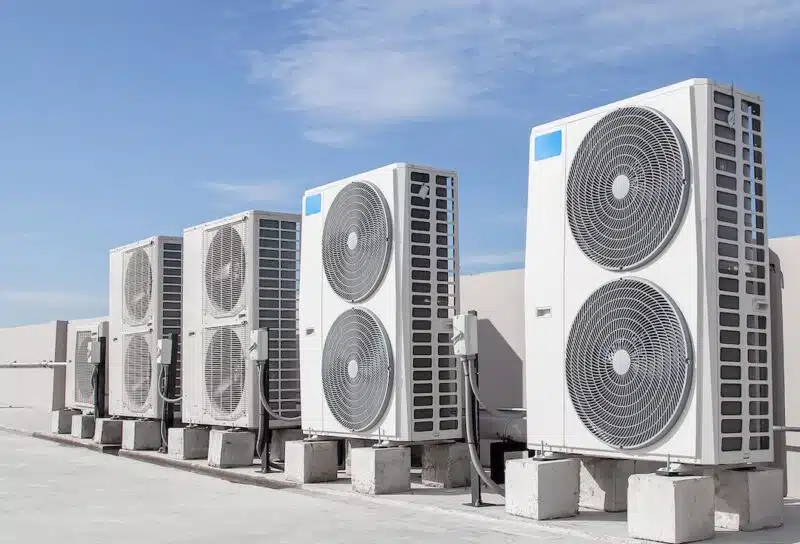 Air conditioning (HVAC) installed on the roof of industrial buildings.