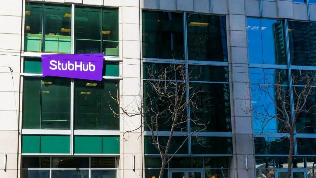 Bicycle station of Lyft electric assist Bay Wheels bikes in front of StubHub HQ.