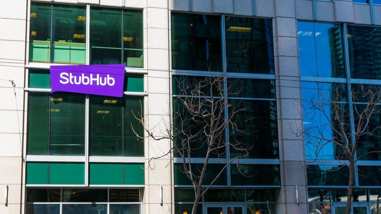 Bicycle station of Lyft electric assist Bay Wheels bikes in front of StubHub HQ.
