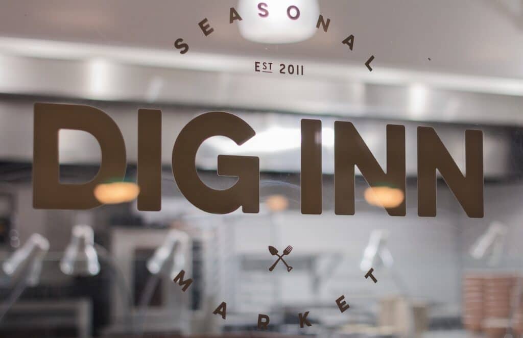 Logo of Dig Inn from the outside