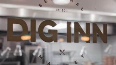 Logo of Dig Inn from the outside