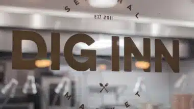 Logo of Dig Inn from the outside