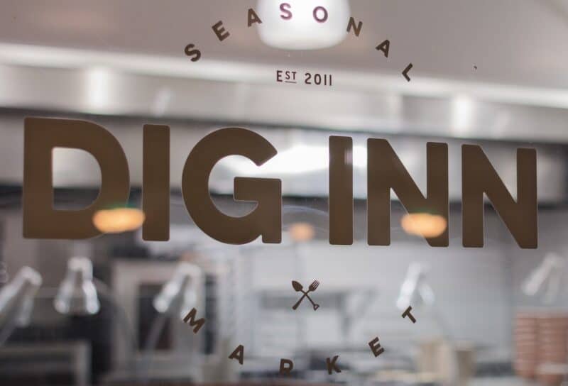 Logo of Dig Inn from the outside
