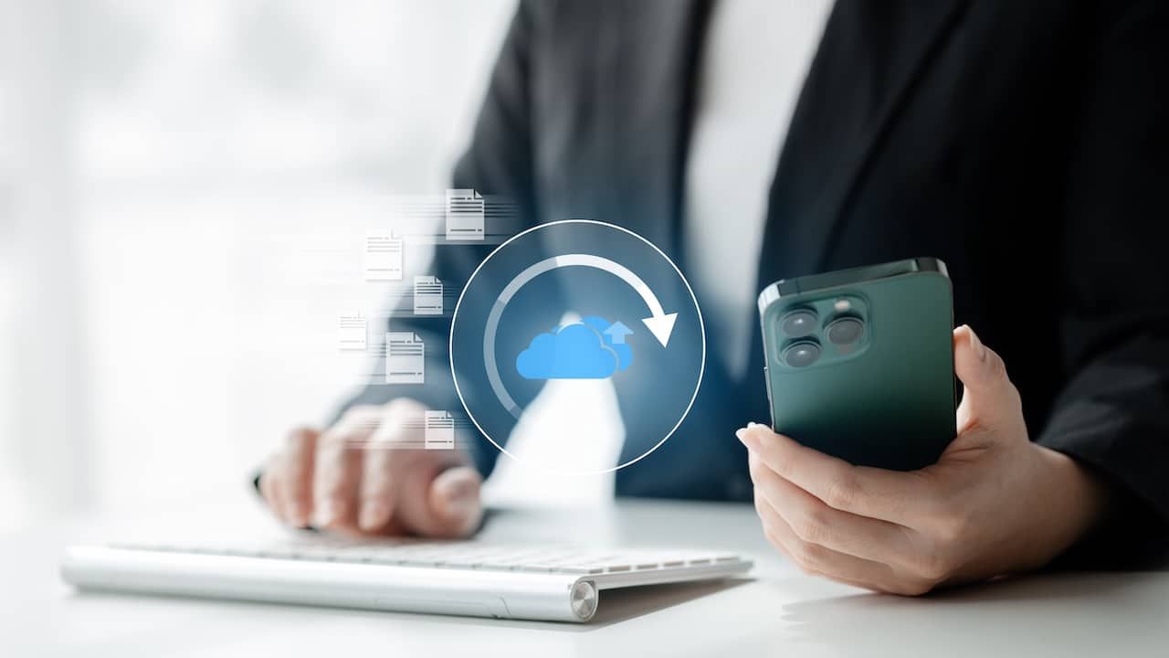 Storing document files on iCloud.