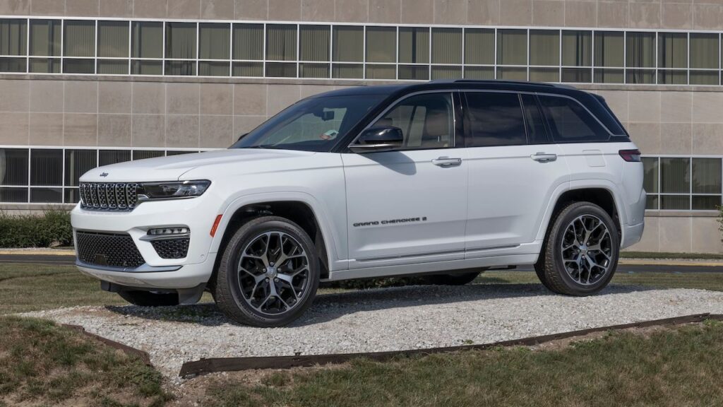 Jeep Grand Cherokee at the Stellantis transmission plant.